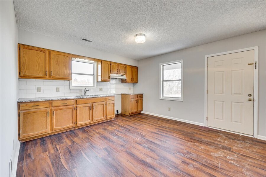 Building Photo - Shiles