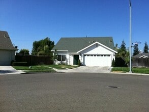 Building Photo - 1835 Sierraglen Ave
