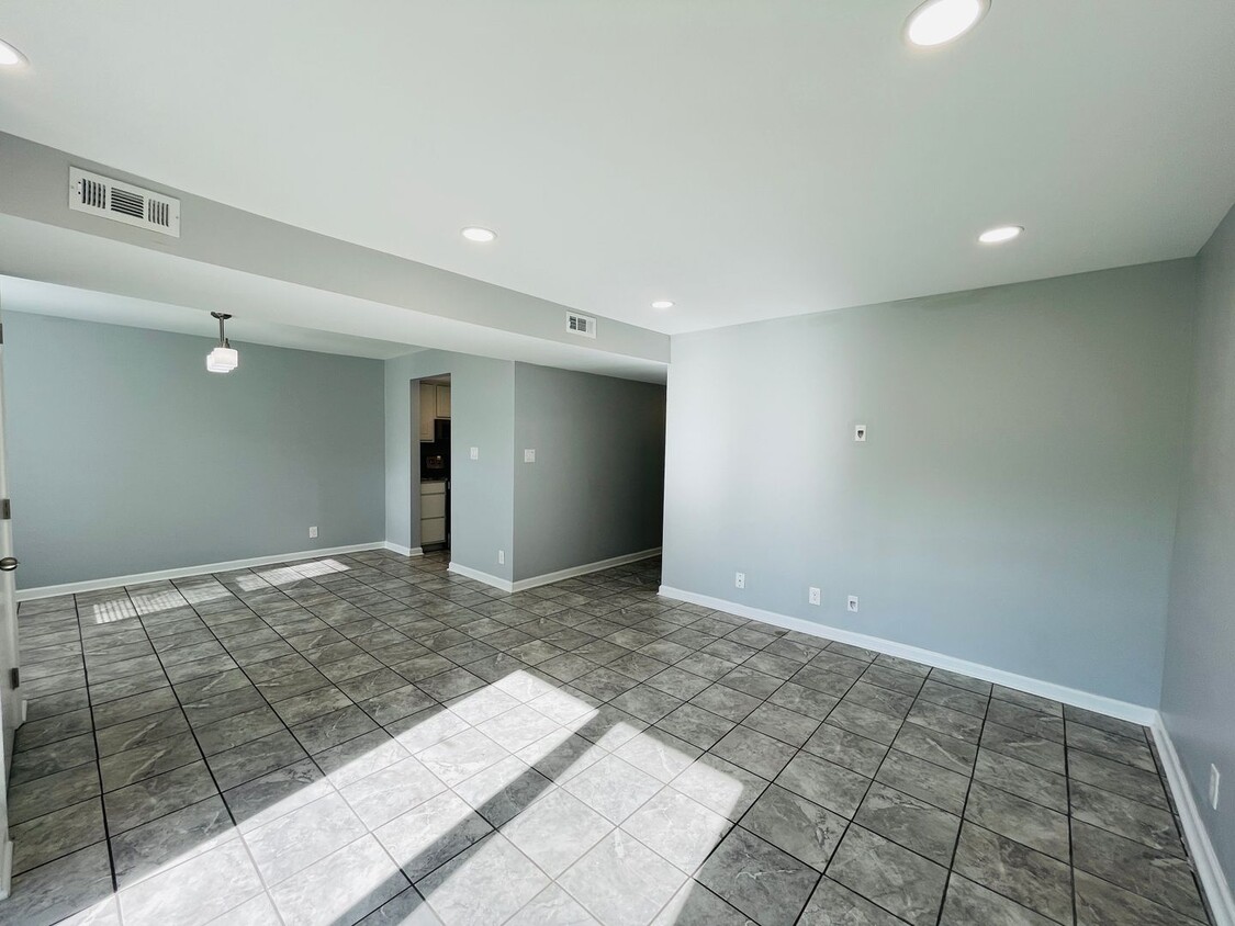 Primary Photo - CHARMING CONDO IN STAFFORD!