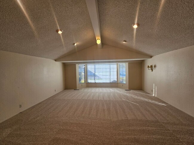 Building Photo - Spacious Willow Glen Home nestled near the end of a quiet cul-de-sac.