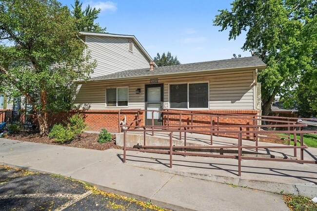 Building Photo - 598 S Eaton St