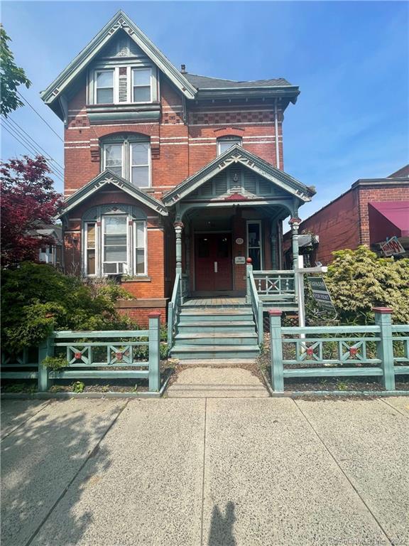 Primary Photo - 94 Howe St