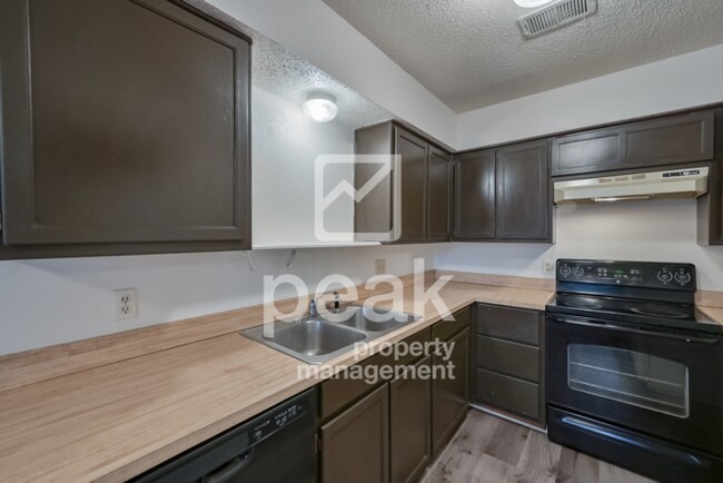 Foto del edificio - $1,510! 2Bed/2Bath duplex in Arlington! Apply by 12/31 to SAVE $650 FREE APPLICATION