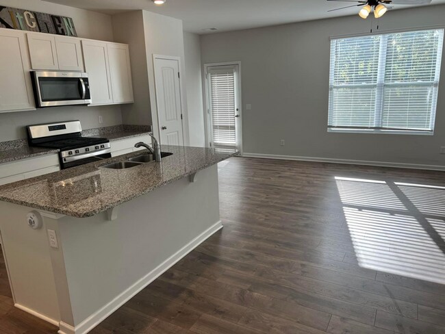 Foto del edificio - 1053 Woodbridge Blvd