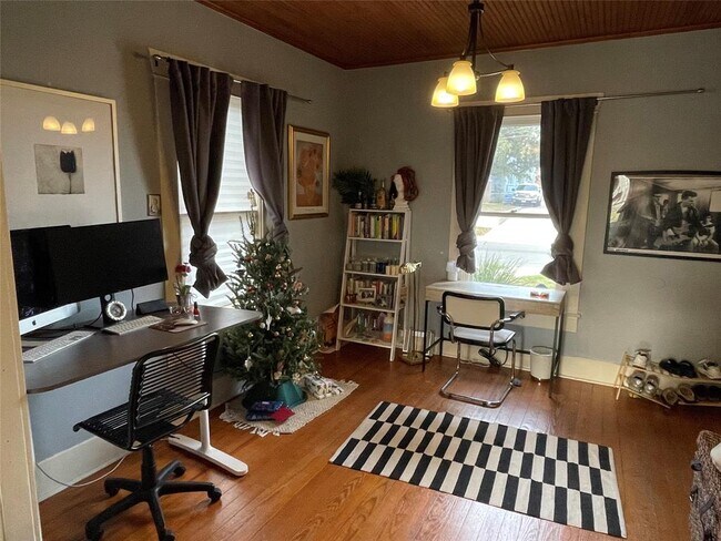 Foto del edificio - 1411 W 9th St