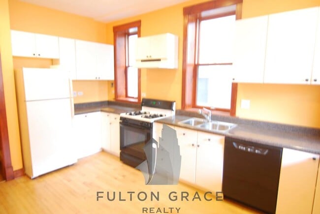 Building Photo - 1320 W Farwell Ave