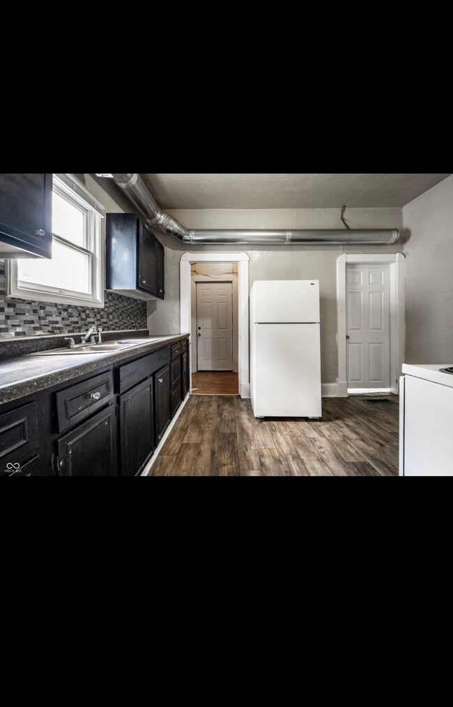 Building Photo - 2111 Lexington Ave