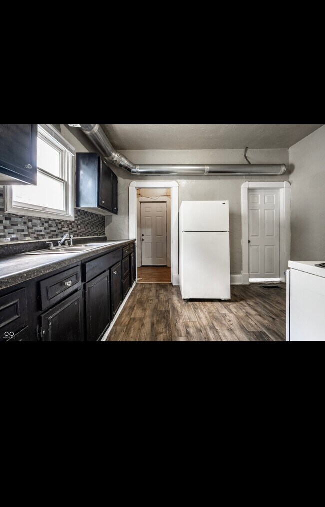 Foto del edificio - 2111 Lexington Ave
