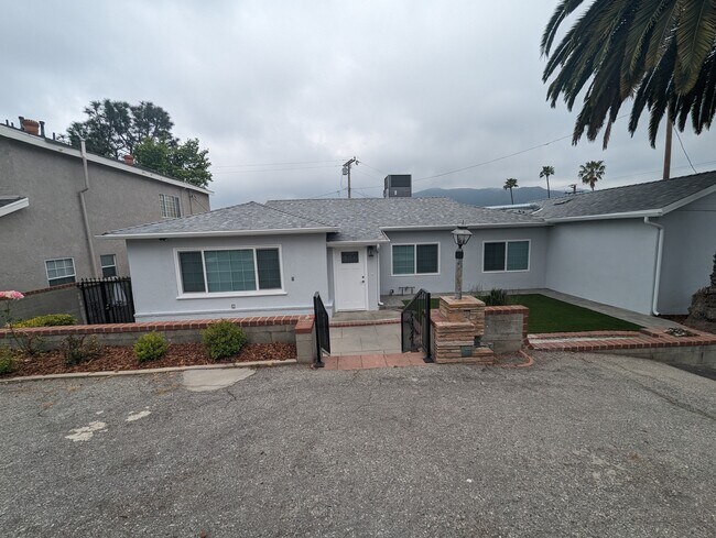 Foto del edificio - 3142 Los Olivos Ln