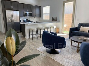 Building Photo - 2996 E Birdsong Ave