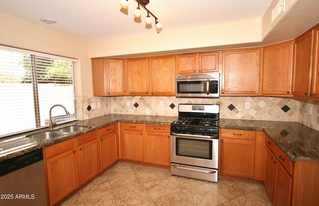 Foto del edificio - 12826 W Windsor Ave