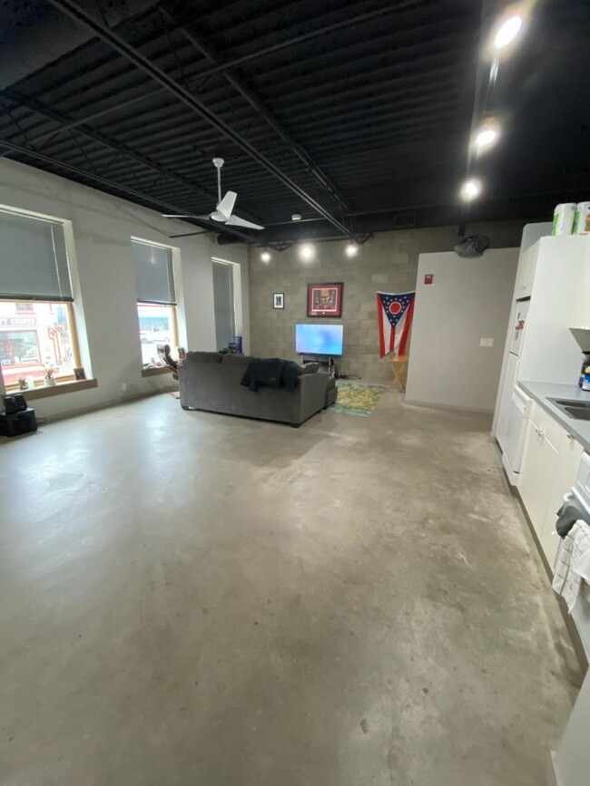 Building Photo - 146 S Market St