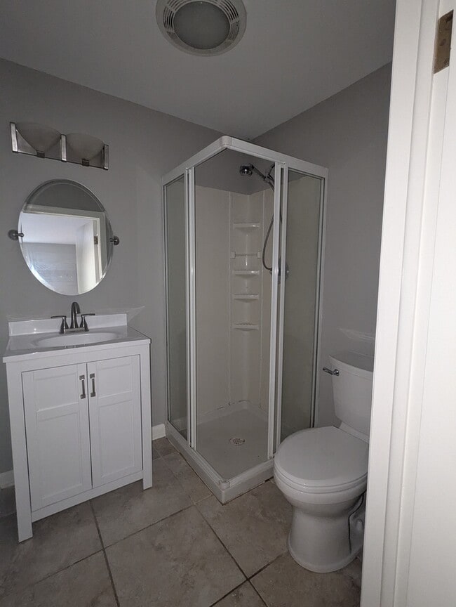 Photo - 23 S Circle Dr House