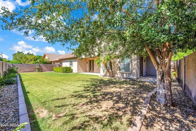 Foto del edificio - 4213 E Edgemont Ave