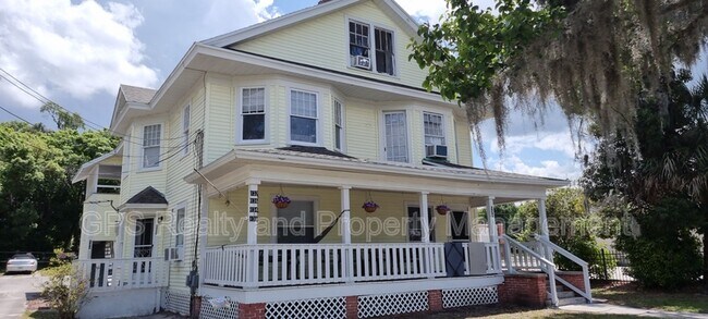 Building Photo - 136 W Howry Ave
