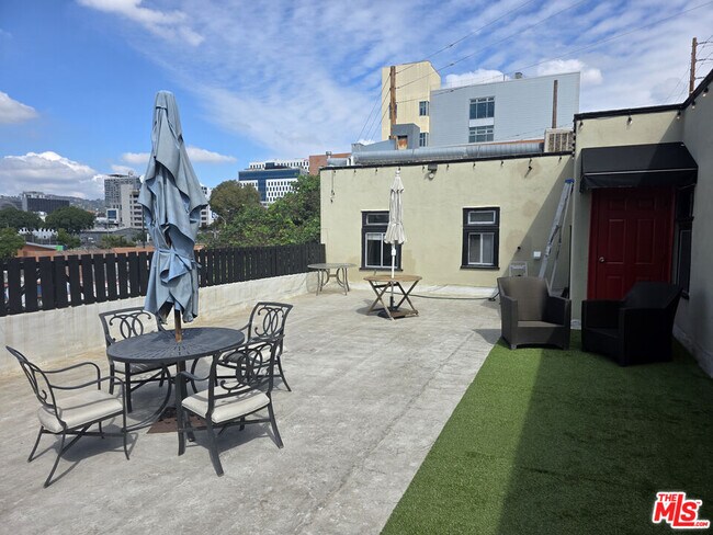 Foto del edificio - 1271 Wilton Pl