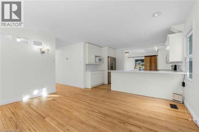 Building Photo - 79 Central Dr