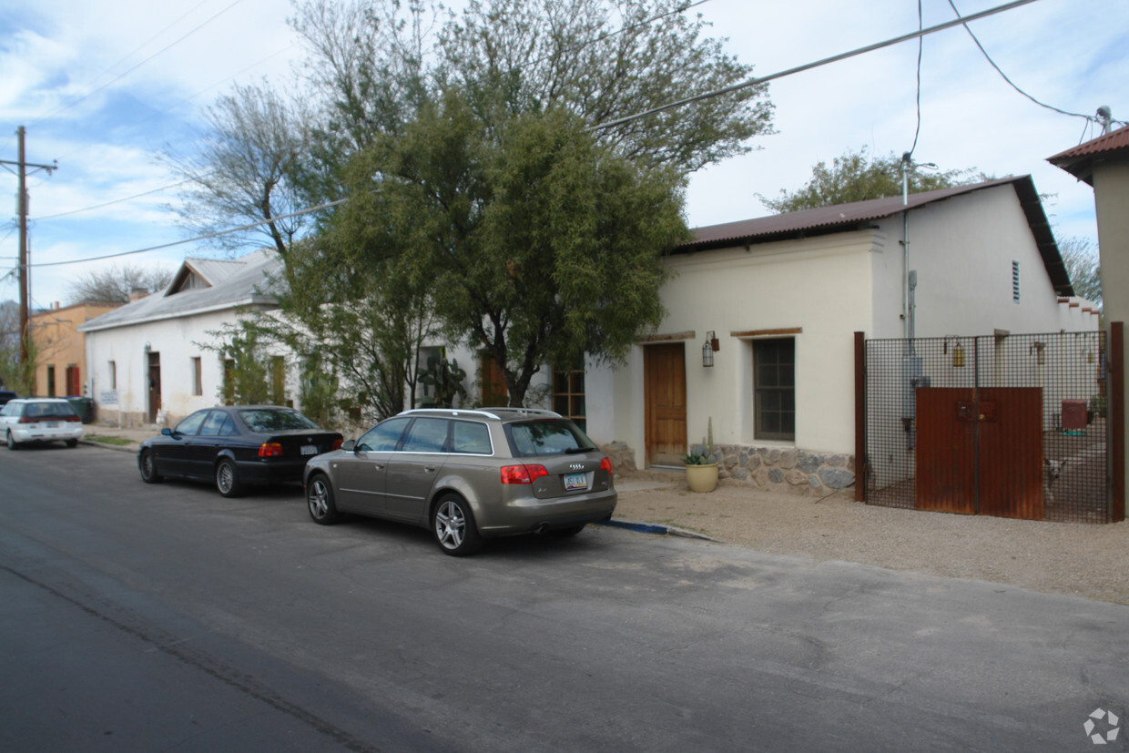 Primary Photo - 469 S Convent Ave