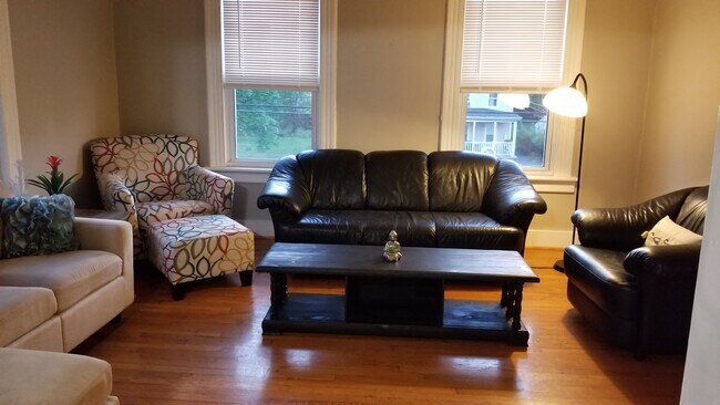 Building Photo - 238 Elm St