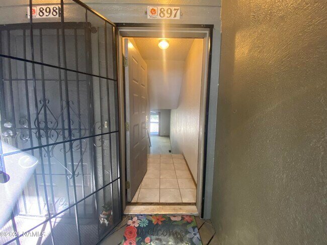 Foto del edificio - 5701 N Villa Cir
