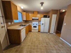 Building Photo - 9002 Ashwell Rd