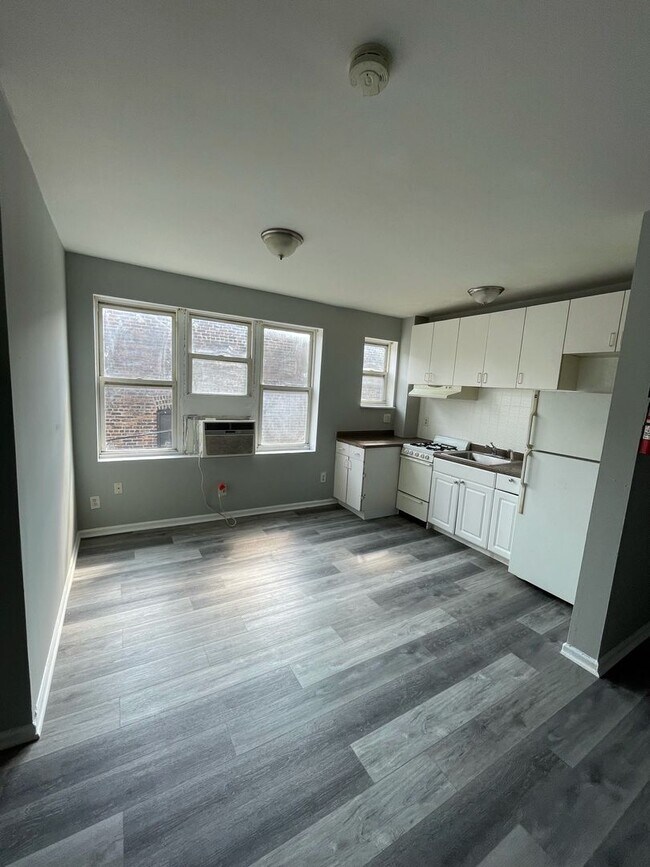 Building Photo - 6243 S Ashland Ave
