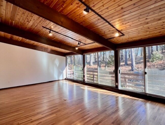 Foto del edificio - 12 White Pine Ln