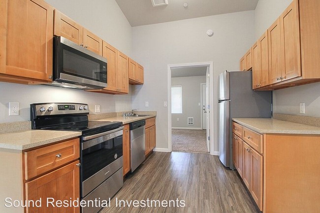 Building Photo - 15001 Woodbrook Dr SW