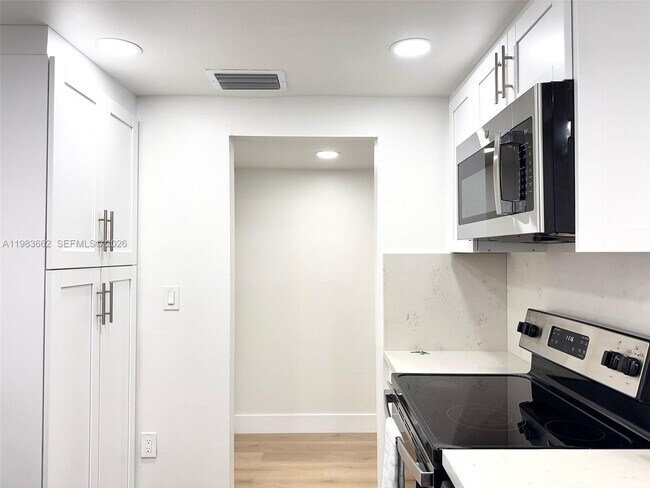 Foto del edificio - 8075 SW 107th Ave