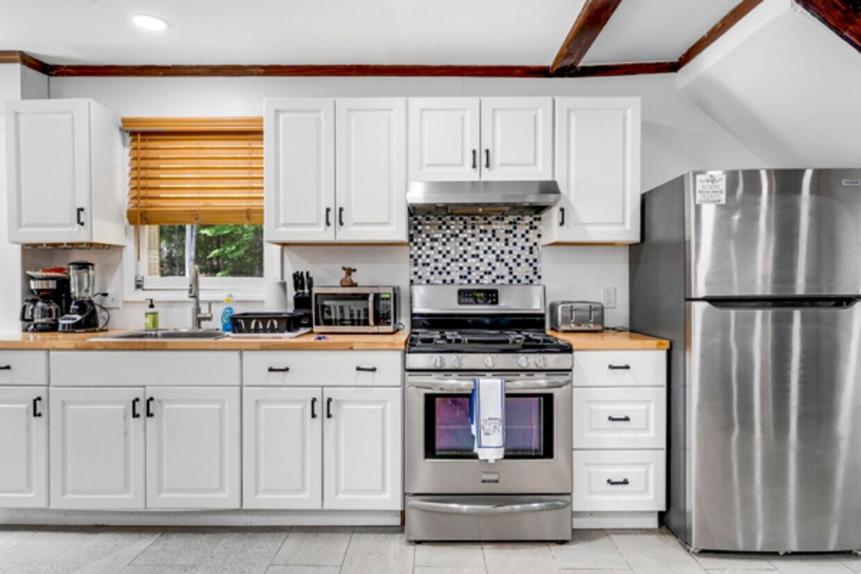 Foto principal - 429 Long Island Rd