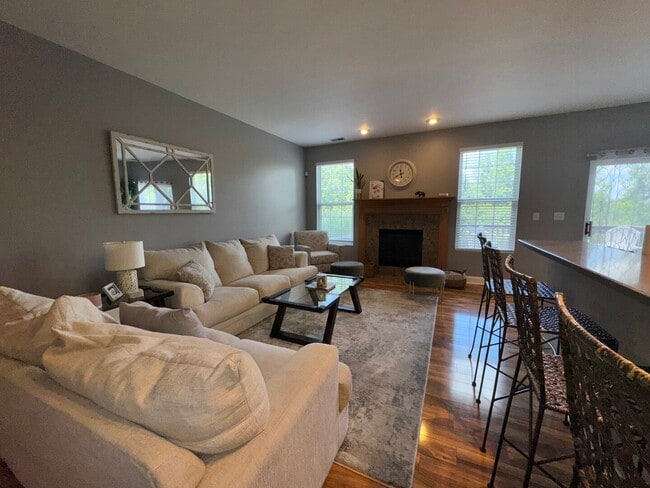 Building Photo - 16232 Golf View Dr