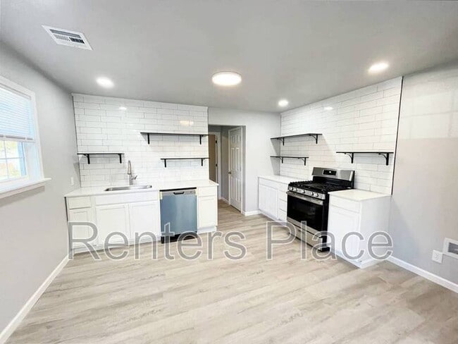 Foto del edificio - 201 S Jamestown Ave