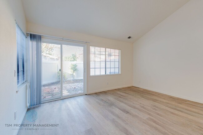 Foto del edificio - 2 Bed 2.5 Bath Montefino Townhome in the Heart of Diamond Bar!