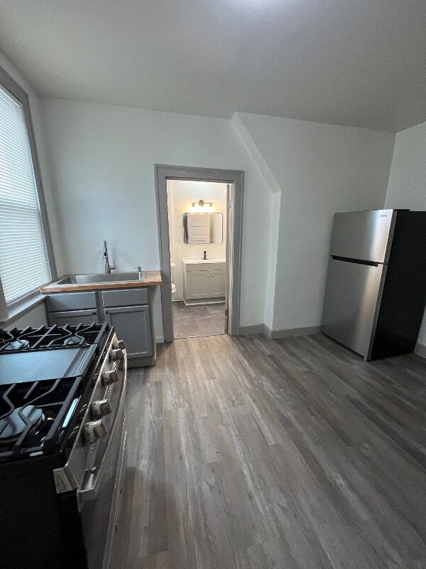 Foto del edificio - 1342 W 69th St