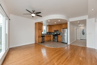 Building Photo - 10 Oxford St