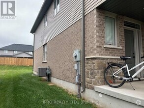Building Photo - 172 Walsh St