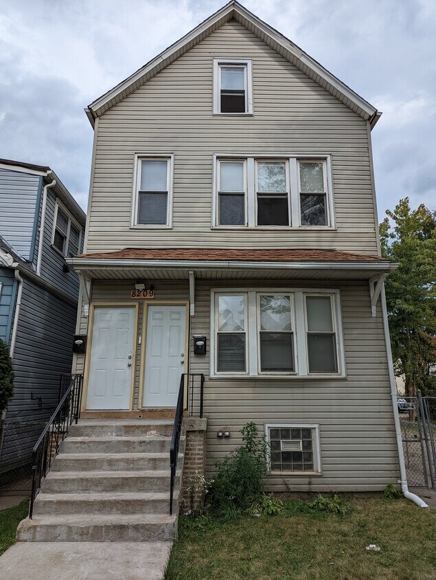 8209 S Coles Ave Unit 2, Chicago, IL 60617 Condo for Rent in Chicago, IL