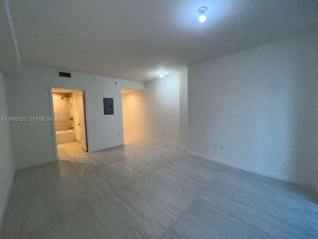 Foto del edificio - 77 SE 5th St