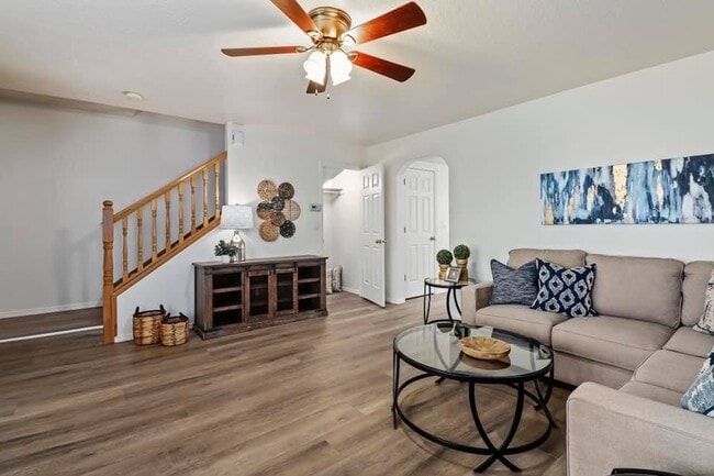 Building Photo - 1923 Hampton Way