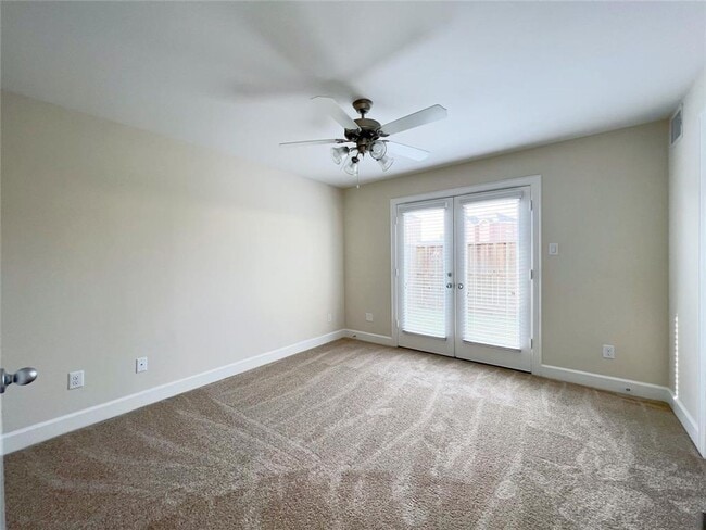 Photo - Modern tri-level 3 bed/ 2.5 bath House