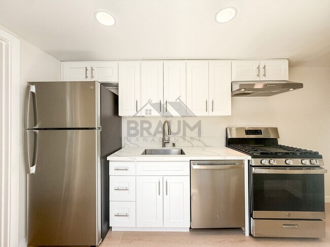 Foto del edificio - 15634 Leadwell St
