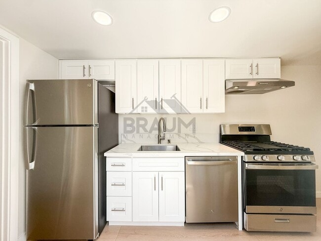 Building Photo - 15634 Leadwell St