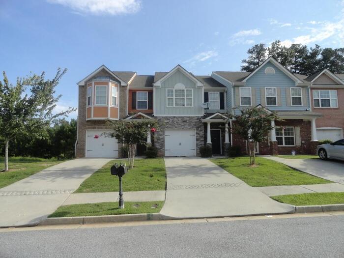 Primary Photo - Very Spacious 3b/2.5b Townhome
