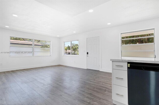 Foto del edificio - 4647 NW 15th Ct