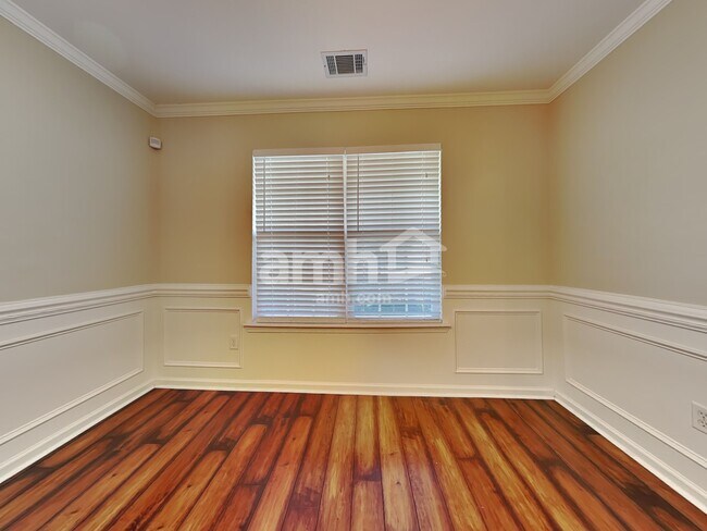 Building Photo - 1544 Bradley Blvd