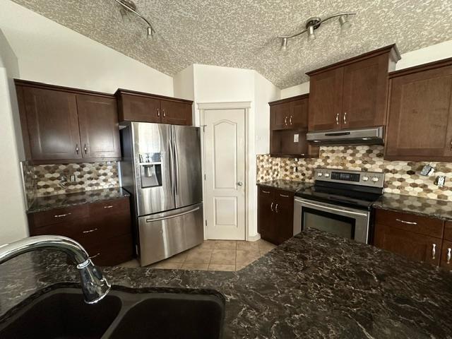Photo du bâtiment - 4 bedroom in Grande Prairie AB T8W 2M8
