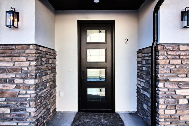 Photo - 681-628 28 Rd Townhome
