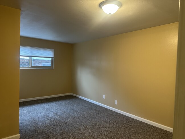 Building Photo - Lake City Apartments