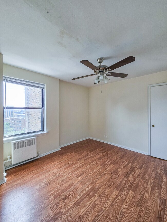 Foto del edificio - 4711 N Winthrop Ave