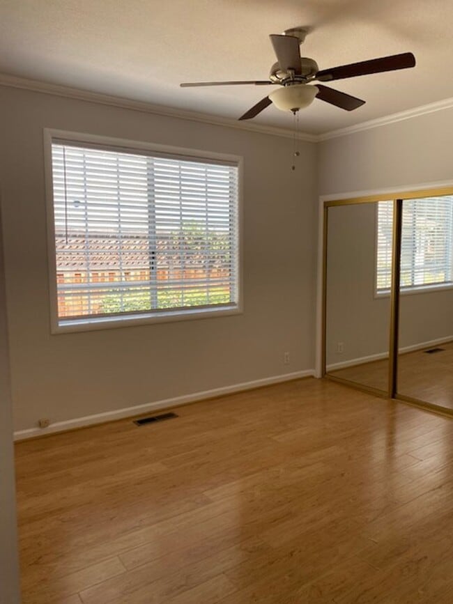 Building Photo - Spacious updated home with 3 downstairs be...